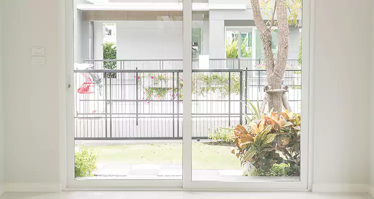 Balcony Screen Door Repair in Leesburg, FL