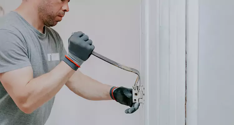 Cracked Door Jamb Repair in Leesburg, FL