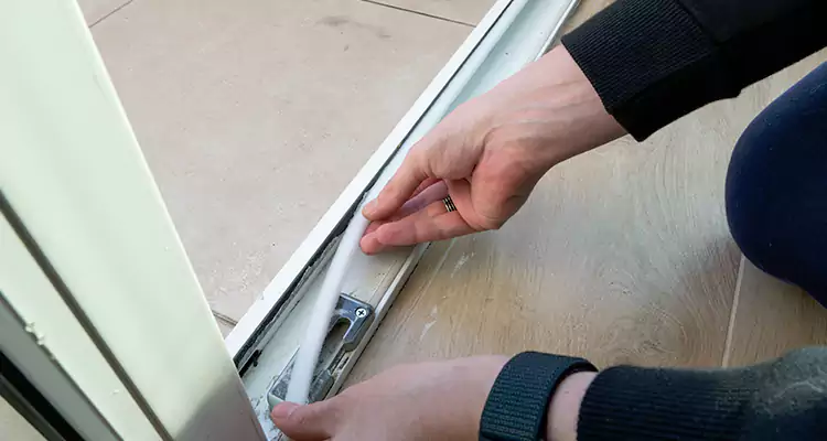 Garage Door Off Track Repair in Leesburg, FL