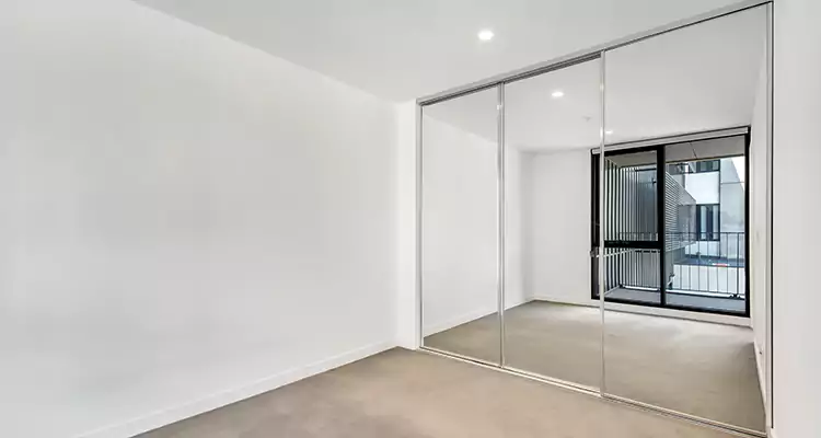 Why Homeowners Choose Us for Sliding Mirror Door Replacement in Leesburg, FL