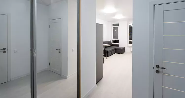 Modern Mirrored Closet Doors Repair in Leesburg, FL