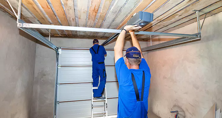 Garage Door Opener Technician in Leesburg, FL