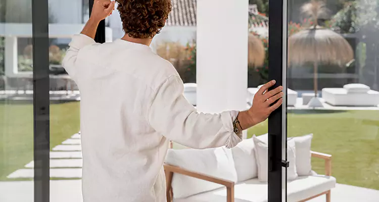 Sliding Screen Door Maintenance for Closing Issues in Leesburg, FL